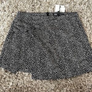 Zara black and white design skort small never worn with tags still attached!!